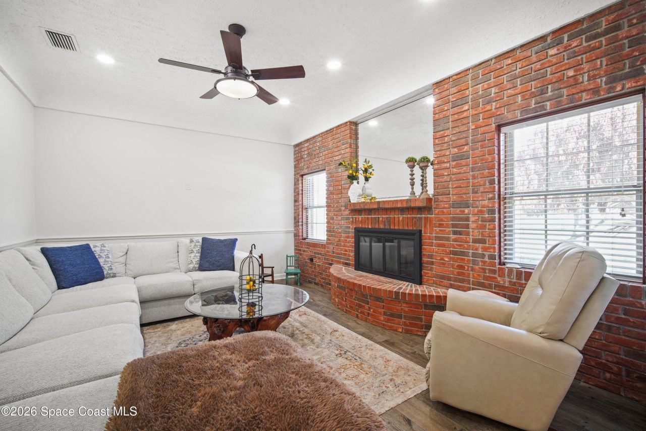 572 Lake Ashley Circle, Melbourne, FL 32904 Photo