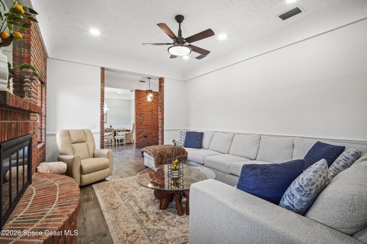 572 Lake Ashley Circle, Melbourne, FL 32904 Photo