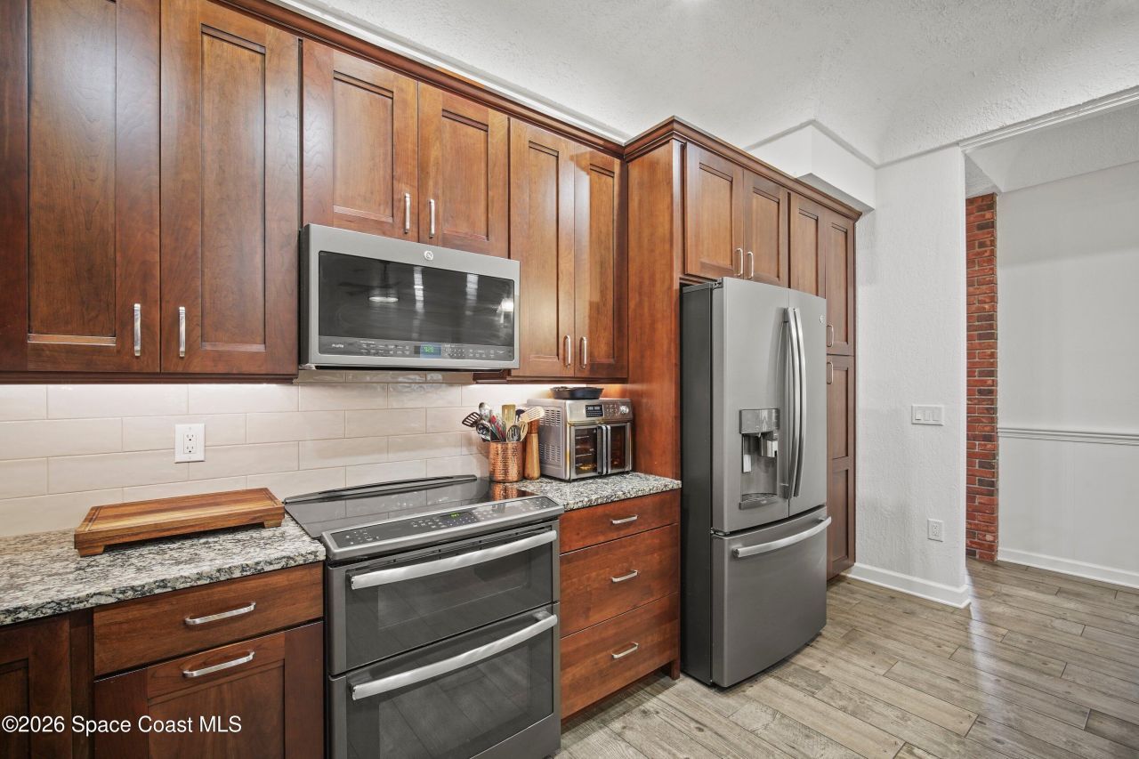 572 Lake Ashley Circle, Melbourne, FL 32904 Photo