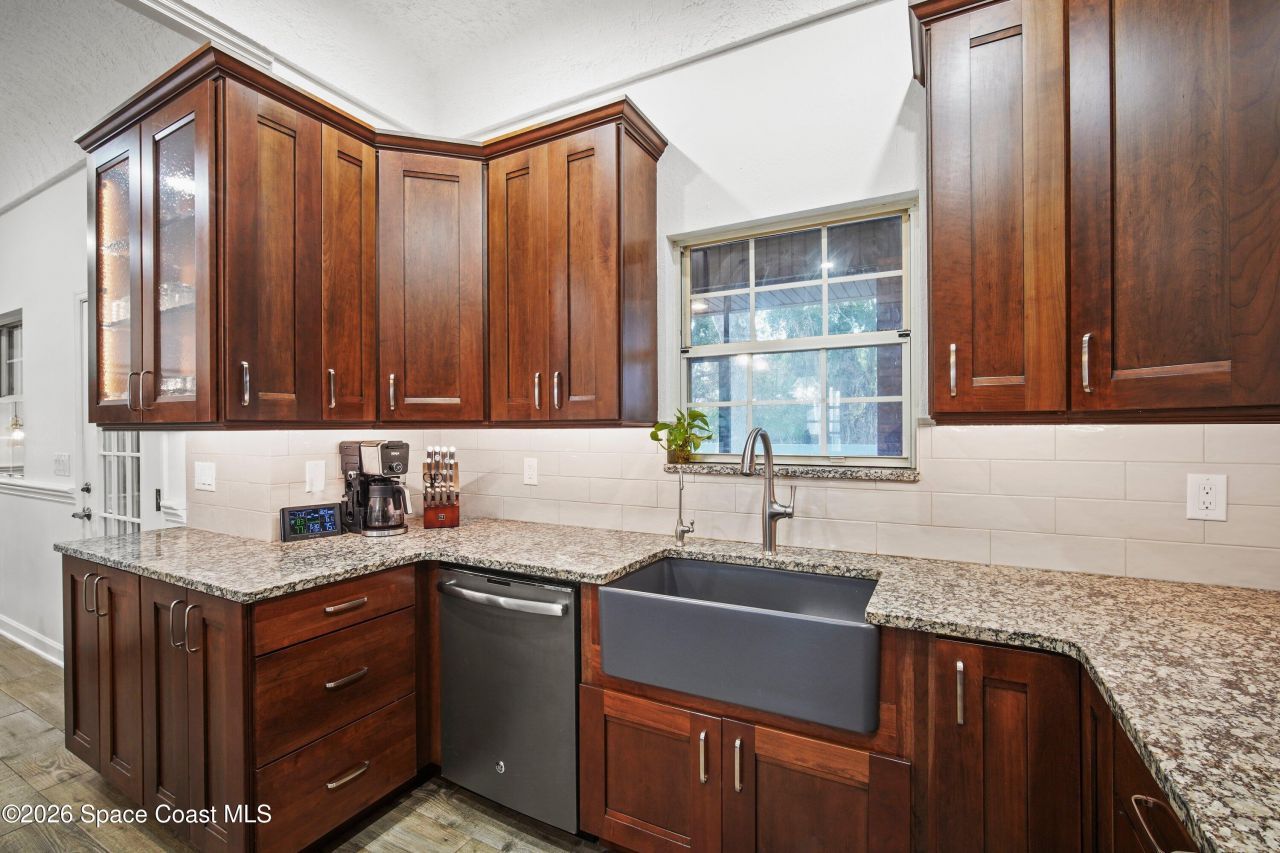 572 Lake Ashley Circle, Melbourne, FL 32904 Photo