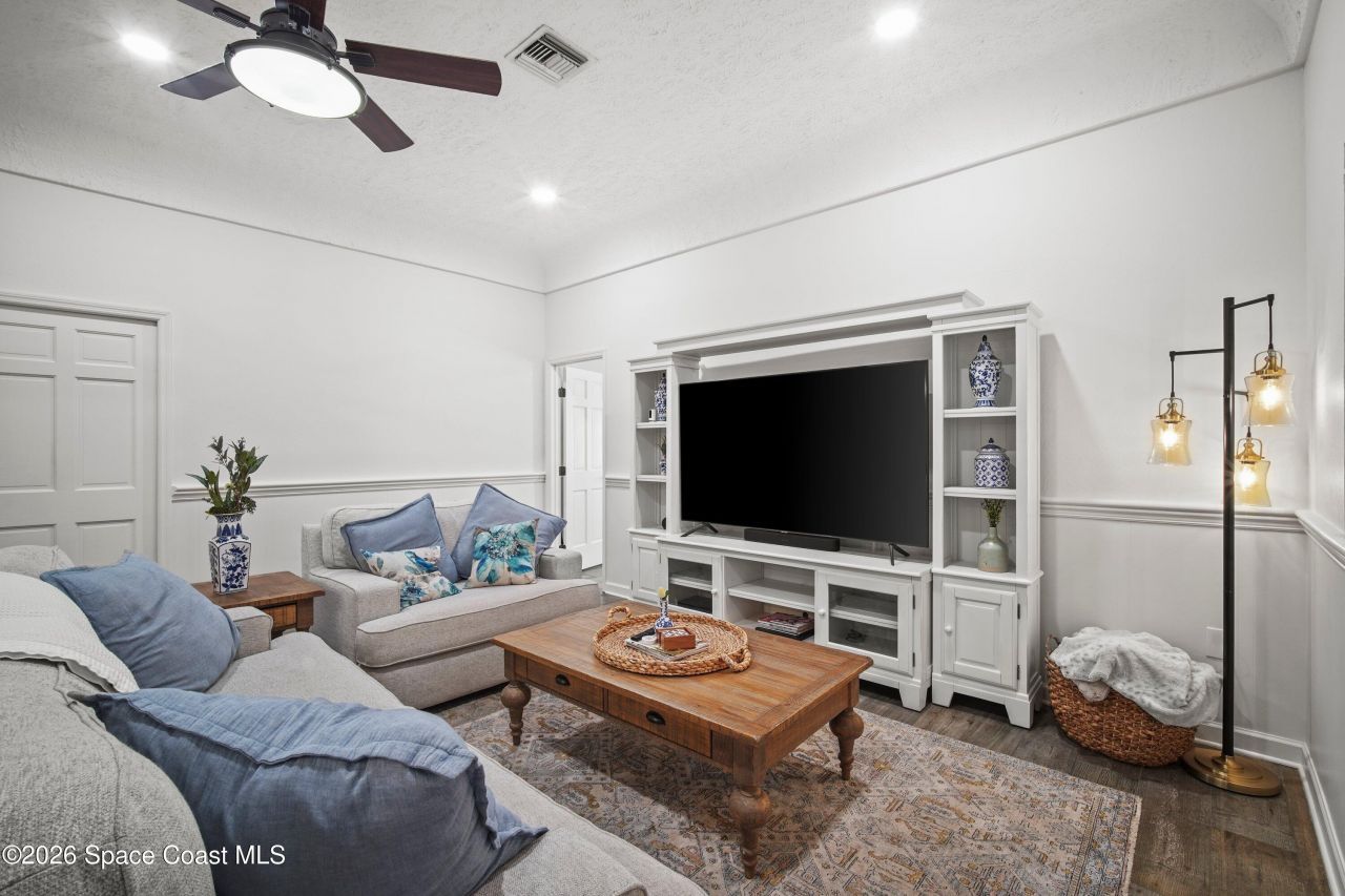 572 Lake Ashley Circle, Melbourne, FL 32904 Photo