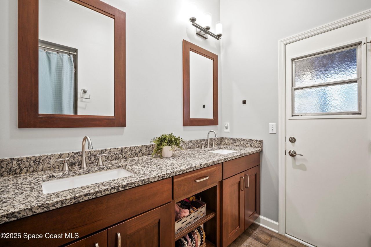 572 Lake Ashley Circle, Melbourne, FL 32904 Photo