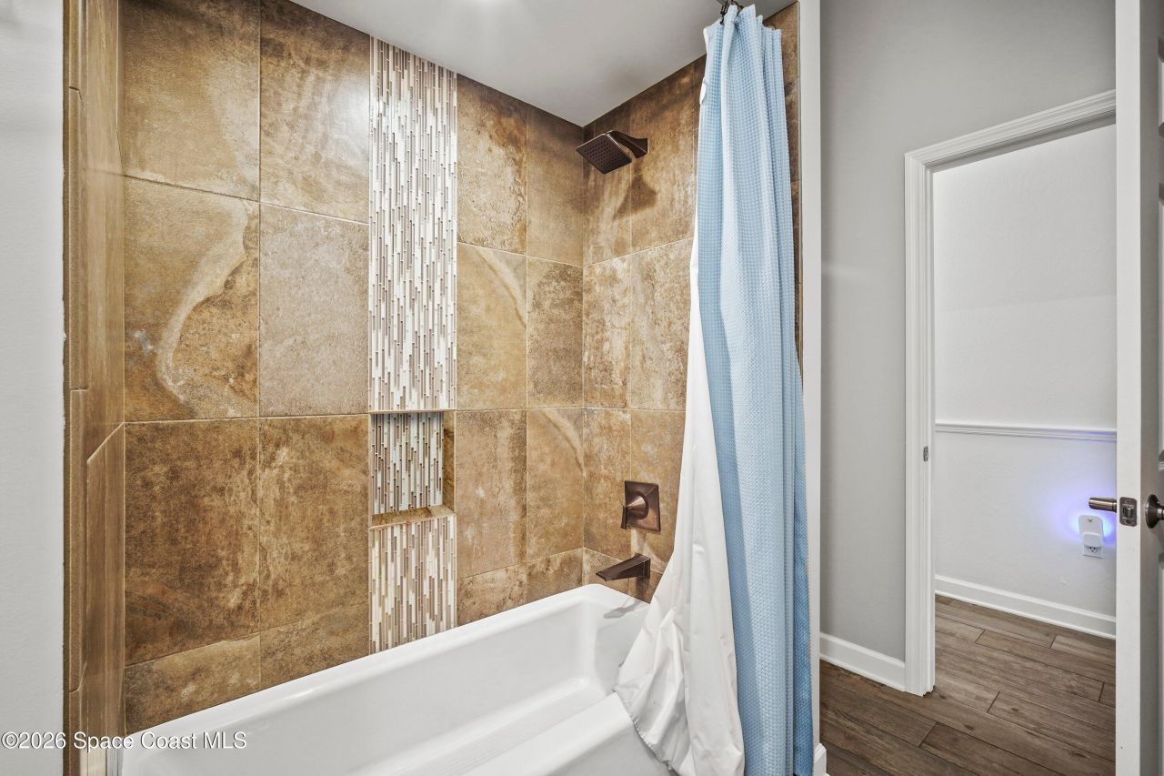572 Lake Ashley Circle, Melbourne, FL 32904 Photo