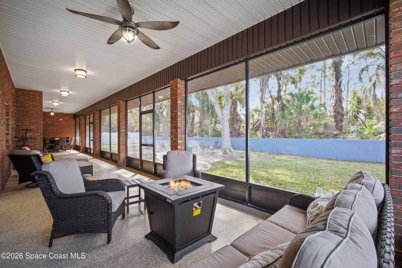 572 Lake Ashley Circle, Melbourne, FL 32904 Photo