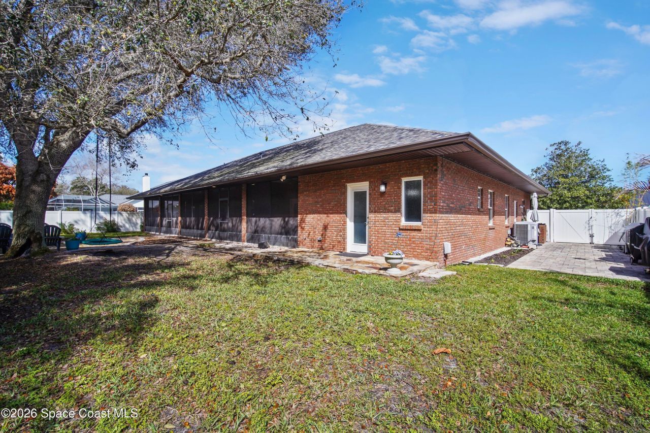 572 Lake Ashley Circle, Melbourne, FL 32904 Photo