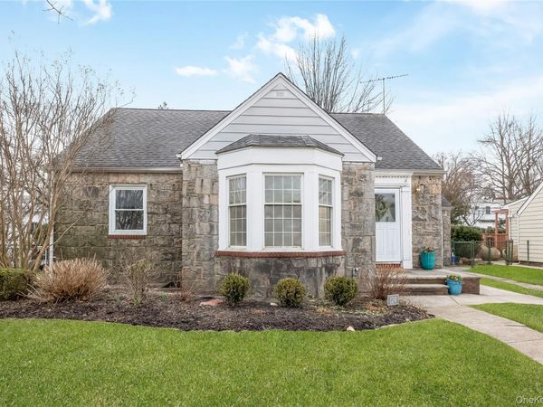 124 Greystone Road , Rockville Centre, NY 11570