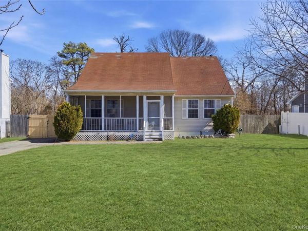 55 Carver Boulevard, Bellport, NY 11713