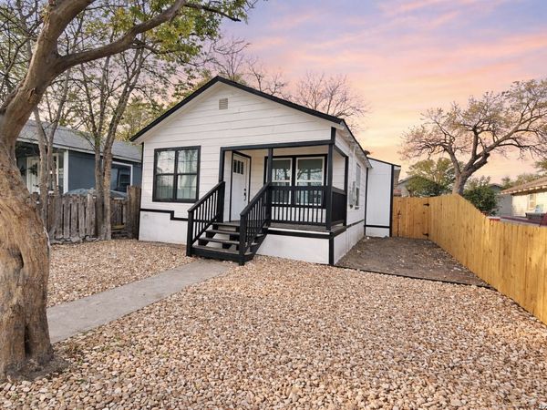 215 E Lubbock, San Antonio, TX 78204