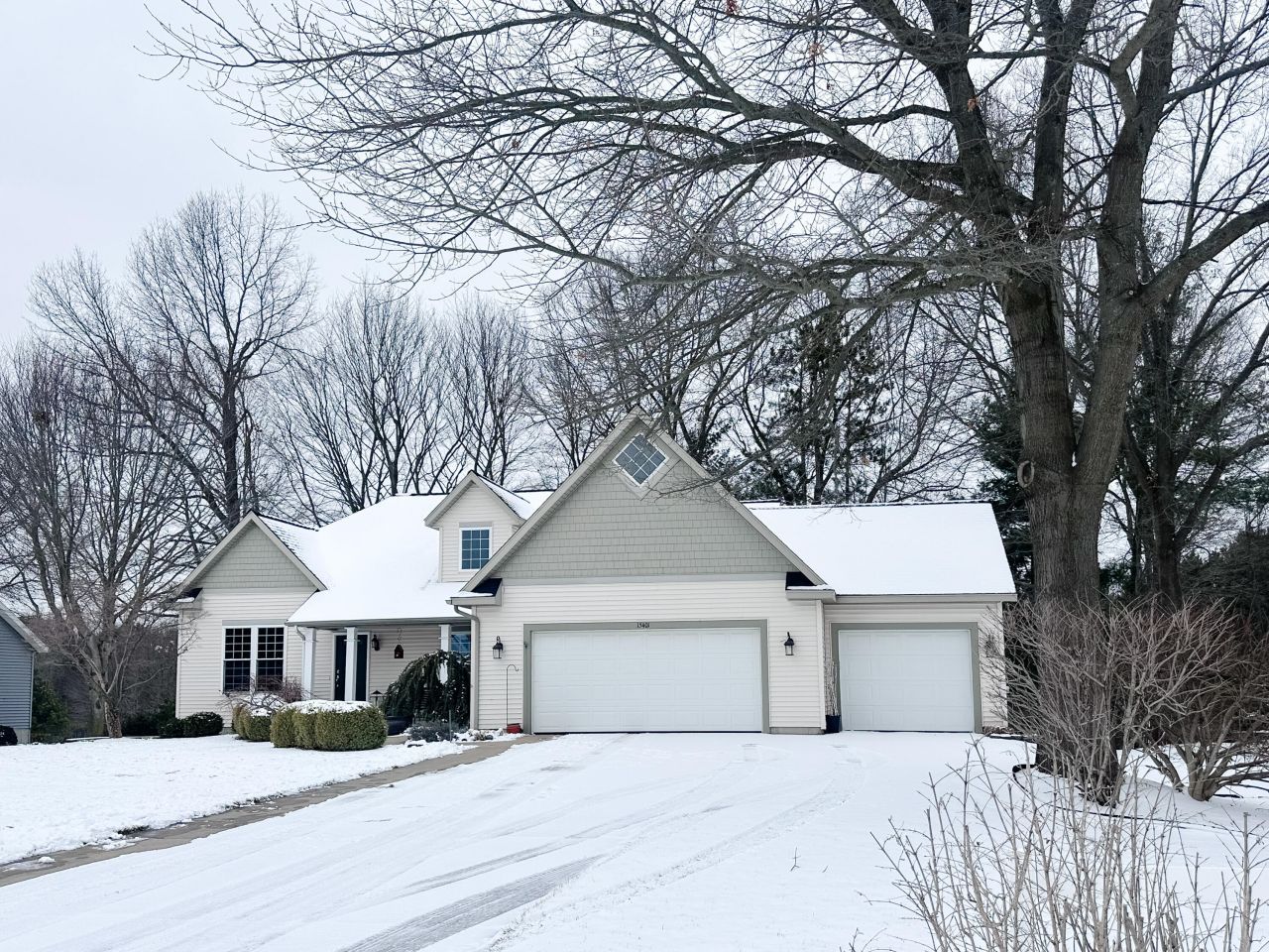 15401 Sundew Street, Grand Haven, MI 49417 Main Photo