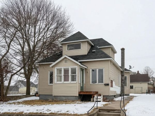 613 N 9th Street, Gladstone, MI 49837