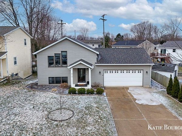 519 Macomb Avenue NW, Grand Rapids, MI 49534