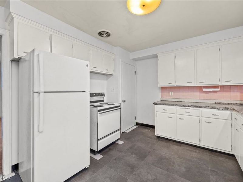 289 Richmond Rd., Richmond Heights, OH 44143 Photo 8