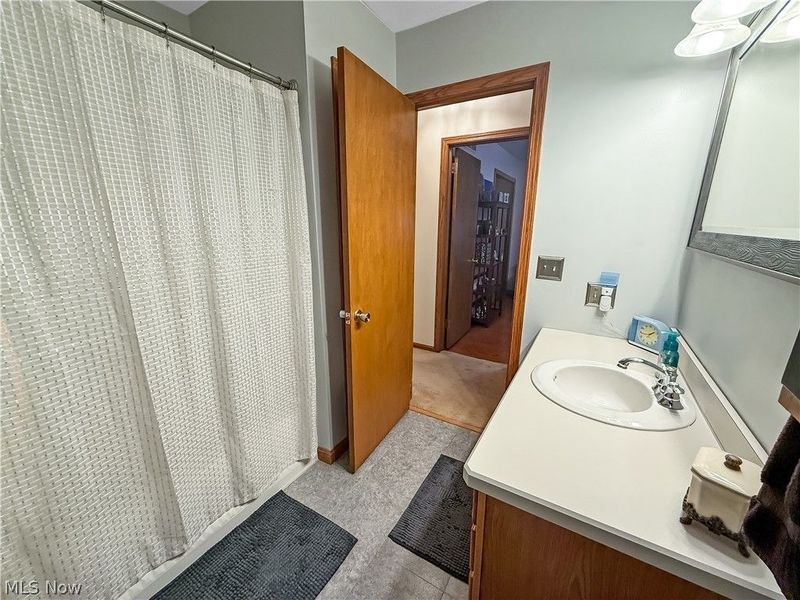 284 Old Oak Drive, Cortland, OH 44410 Photo 20