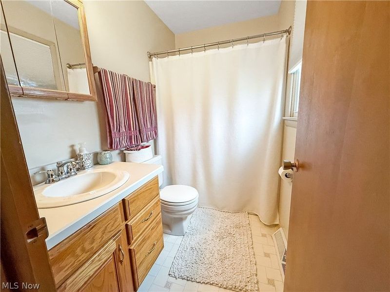 284 Old Oak Drive, Cortland, OH 44410 Photo 21