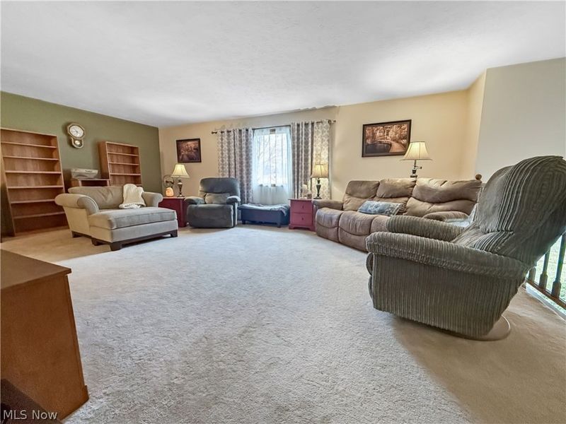 284 Old Oak Drive, Cortland, OH 44410 Photo 6