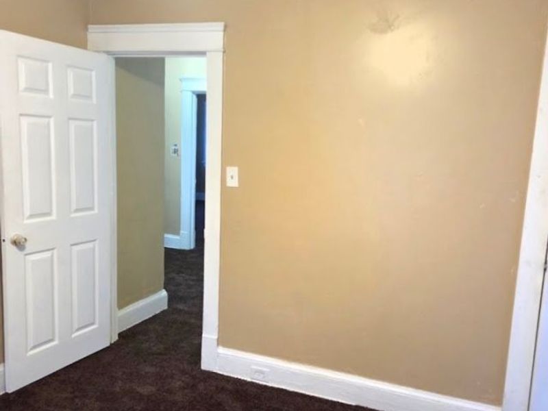 9006 Columbia Avenue, Cleveland, OH 44108 Photo 12