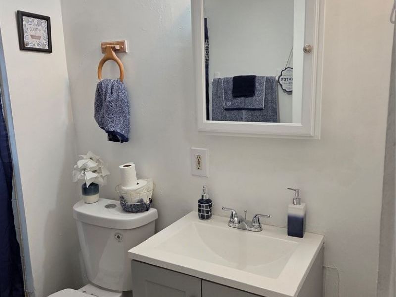 9006 Columbia Avenue, Cleveland, OH 44108 Photo 17