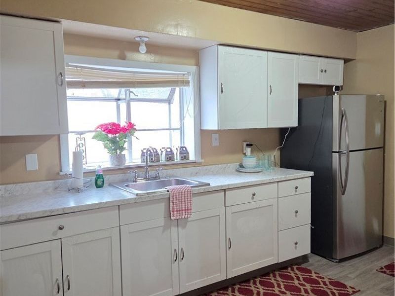 9006 Columbia Avenue, Cleveland, OH 44108 Photo 3