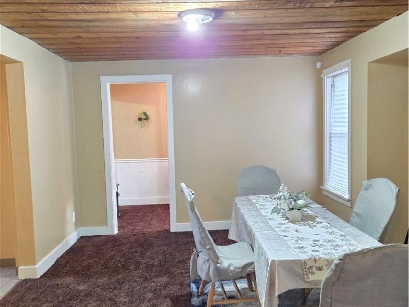 9006 Columbia Avenue, Cleveland, OH 44108 Photo 9