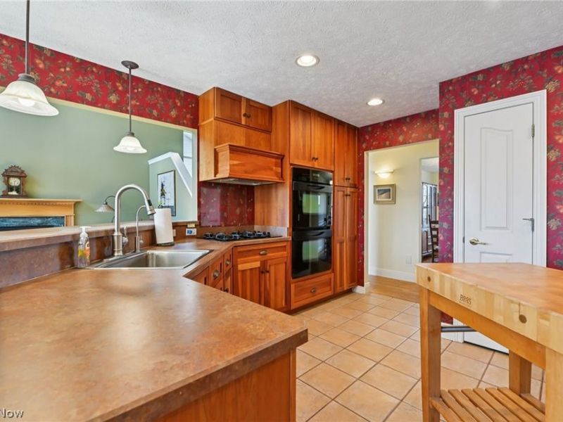 116 Squires Lane, Chardon, OH 44024 Photo 8