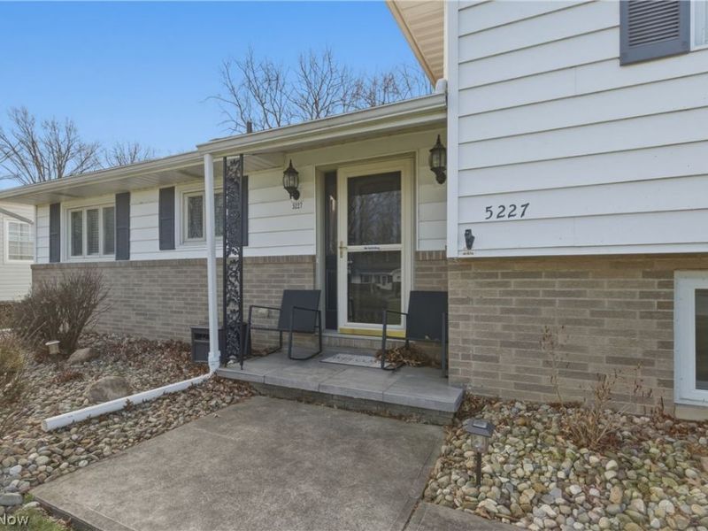 5227 Clovelly Drive , Lorain, OH 44053 Photo 3