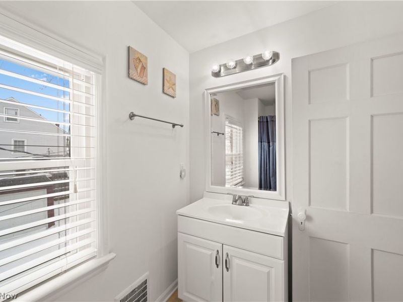 3929 Washington Boulevard, University Heights, OH 44118 Photo 17