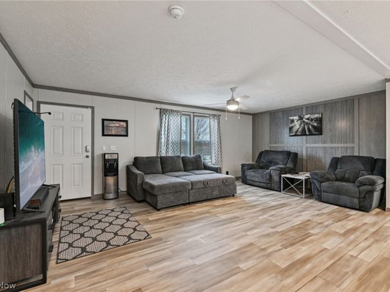 2706 Barn Drive SW, Canton, OH 44706 Photo 2