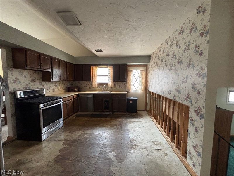 1821 Revere Place , Lorain, OH 44053 Photo 3