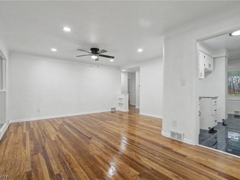 6321 Barton Road, North Olmsted, OH 44070 Photo 12