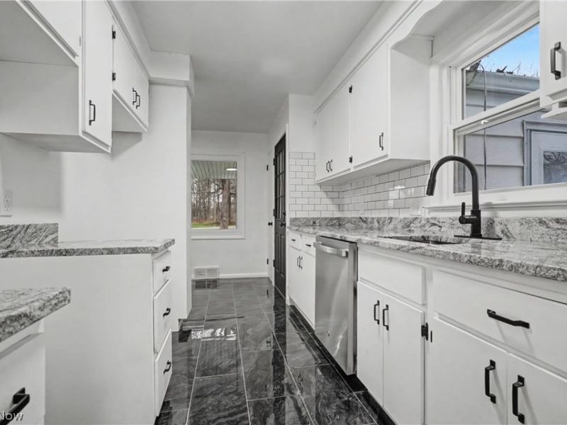 6321 Barton Road, North Olmsted, OH 44070 Photo 13