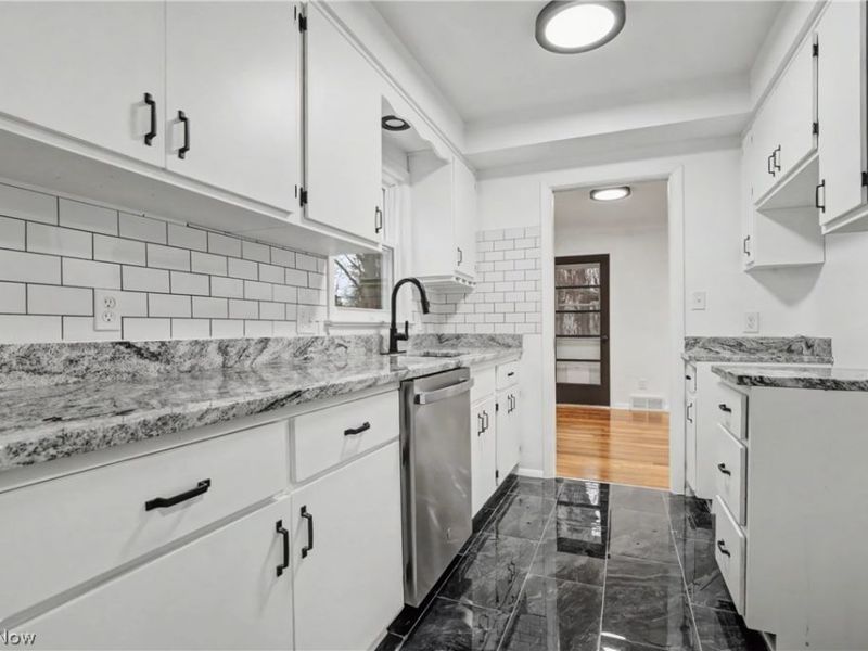 6321 Barton Road, North Olmsted, OH 44070 Photo 14