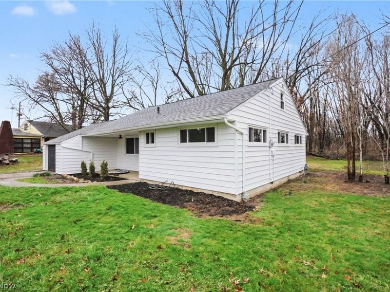 6321 Barton Road, North Olmsted, OH 44070 Photo 3