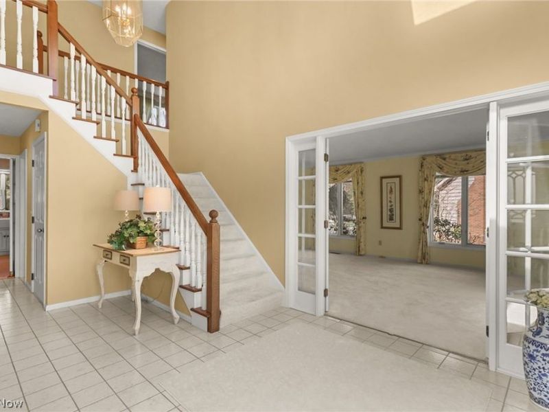 31002 Arlington Circle, Bay Village, OH 44140 Photo 2