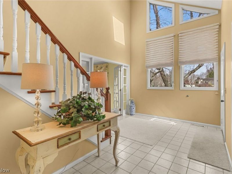 31002 Arlington Circle, Bay Village, OH 44140 Photo 3