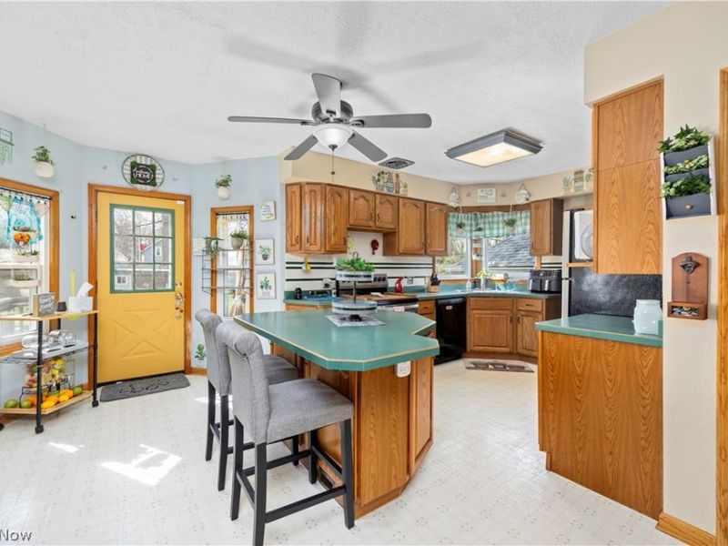 347 Ohio Street , Elyria, OH 44035 Photo 6