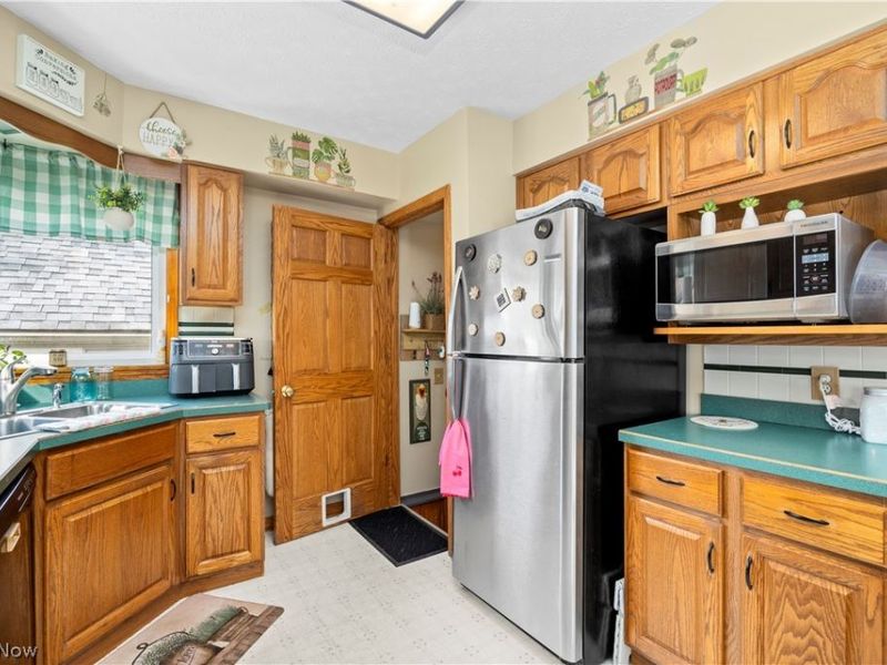 347 Ohio Street , Elyria, OH 44035 Photo 8