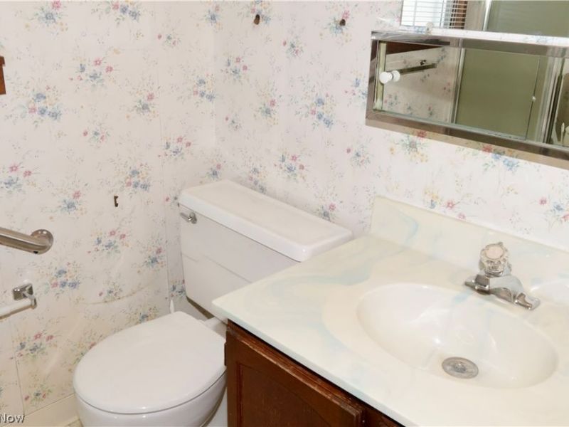 693 Idlewood Avenue , Sheffield Lake, OH 44054 Photo 19