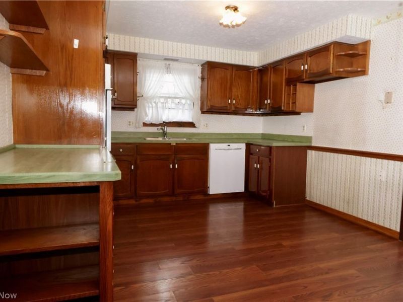 693 Idlewood Avenue , Sheffield Lake, OH 44054 Photo 3