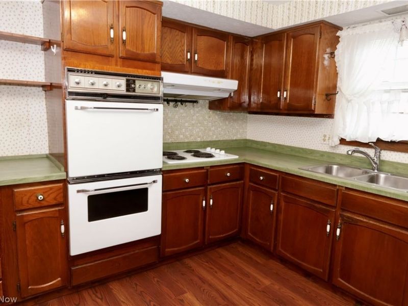 693 Idlewood Avenue , Sheffield Lake, OH 44054 Photo 4