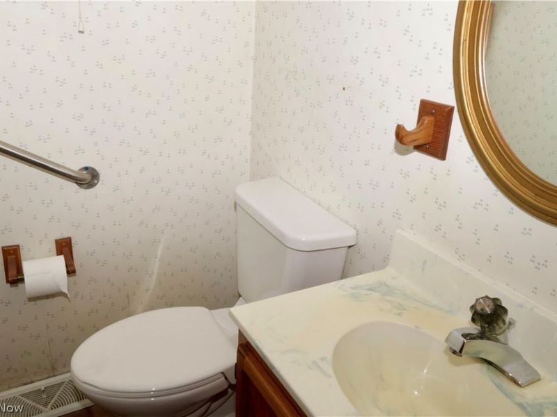 693 Idlewood Avenue , Sheffield Lake, OH 44054 Photo 5