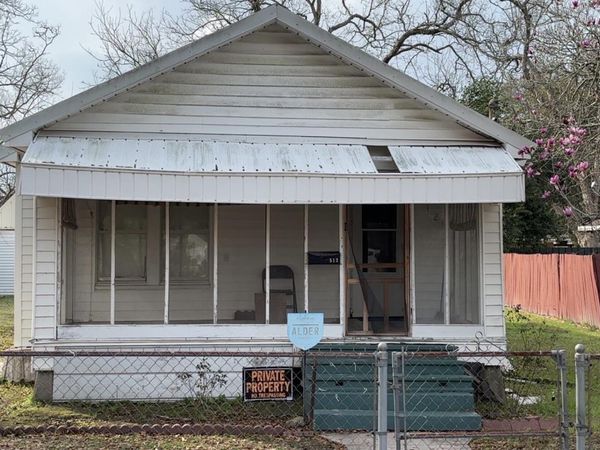 512 S Young Street , Abbeville, LA 70510
