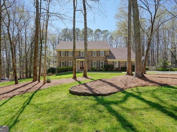 235 Oak Leaf Circle, Roswell, GA 30075