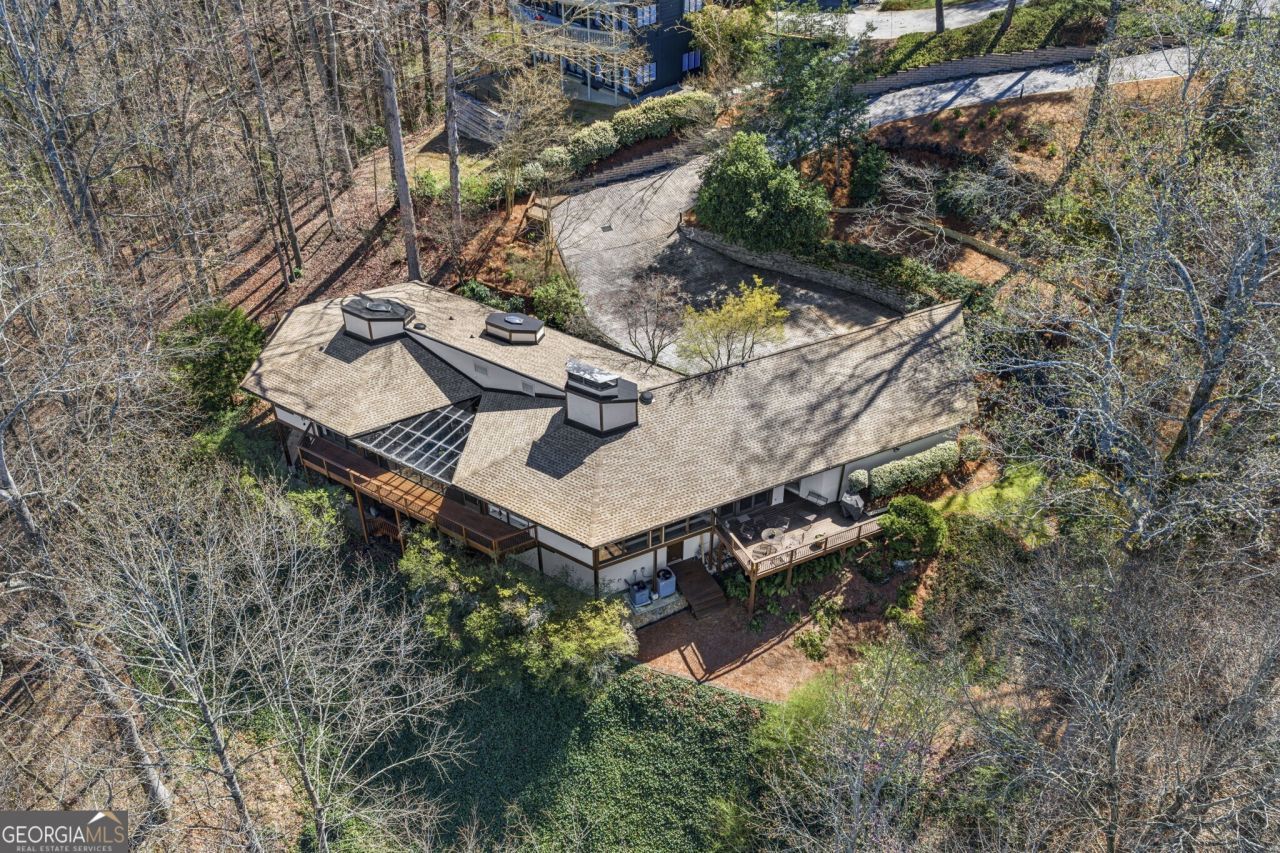 130 Huntcliff Point Ne, Sandy Springs, GA 30350 Main Photo