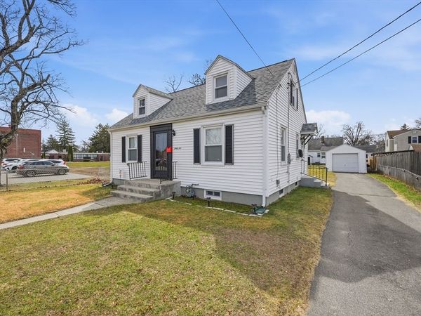 66 Thornton St, Springfield, MA 01104