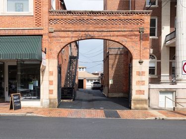 117 W FREDERICK ST, Unit 2, STAUNTON, VA 24401