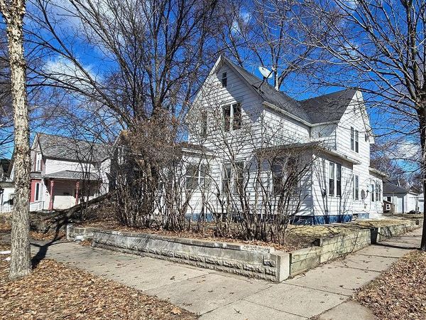 922 N Woodbridge Street , Saint Paul, MN 55117