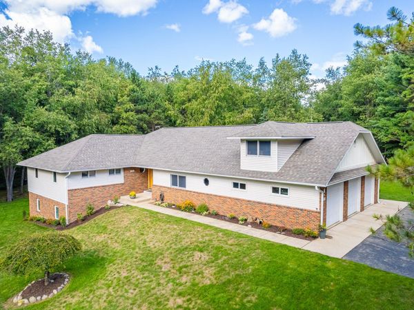 6211 Kies Street NE, Rockford, MI 49341