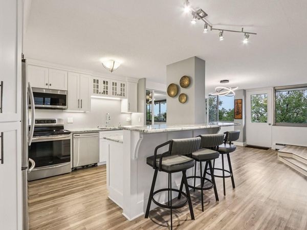 1919 N Summit AVENUE, Unit 1D, Milwaukee, WI 53202