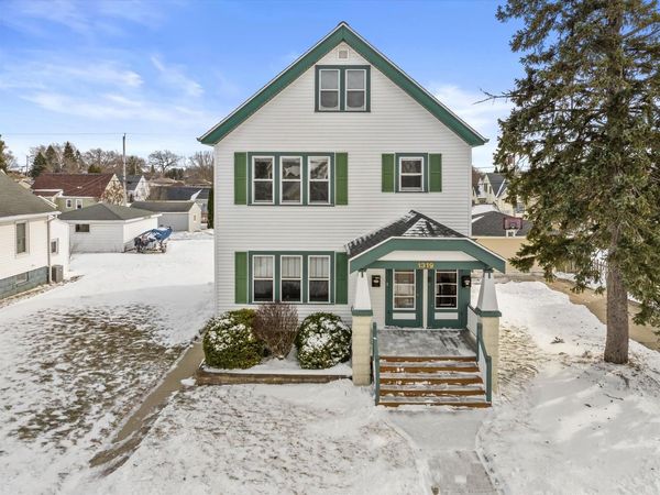 1319 Menomonee AVENUE, South Milwaukee, WI 53172