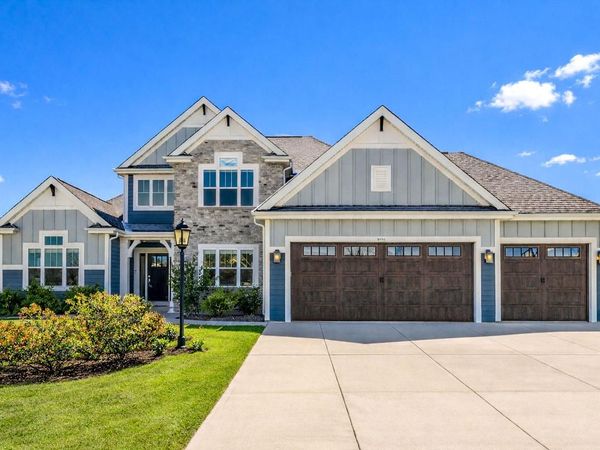 8955 W Highlander DRIVE, Mequon, WI 53097